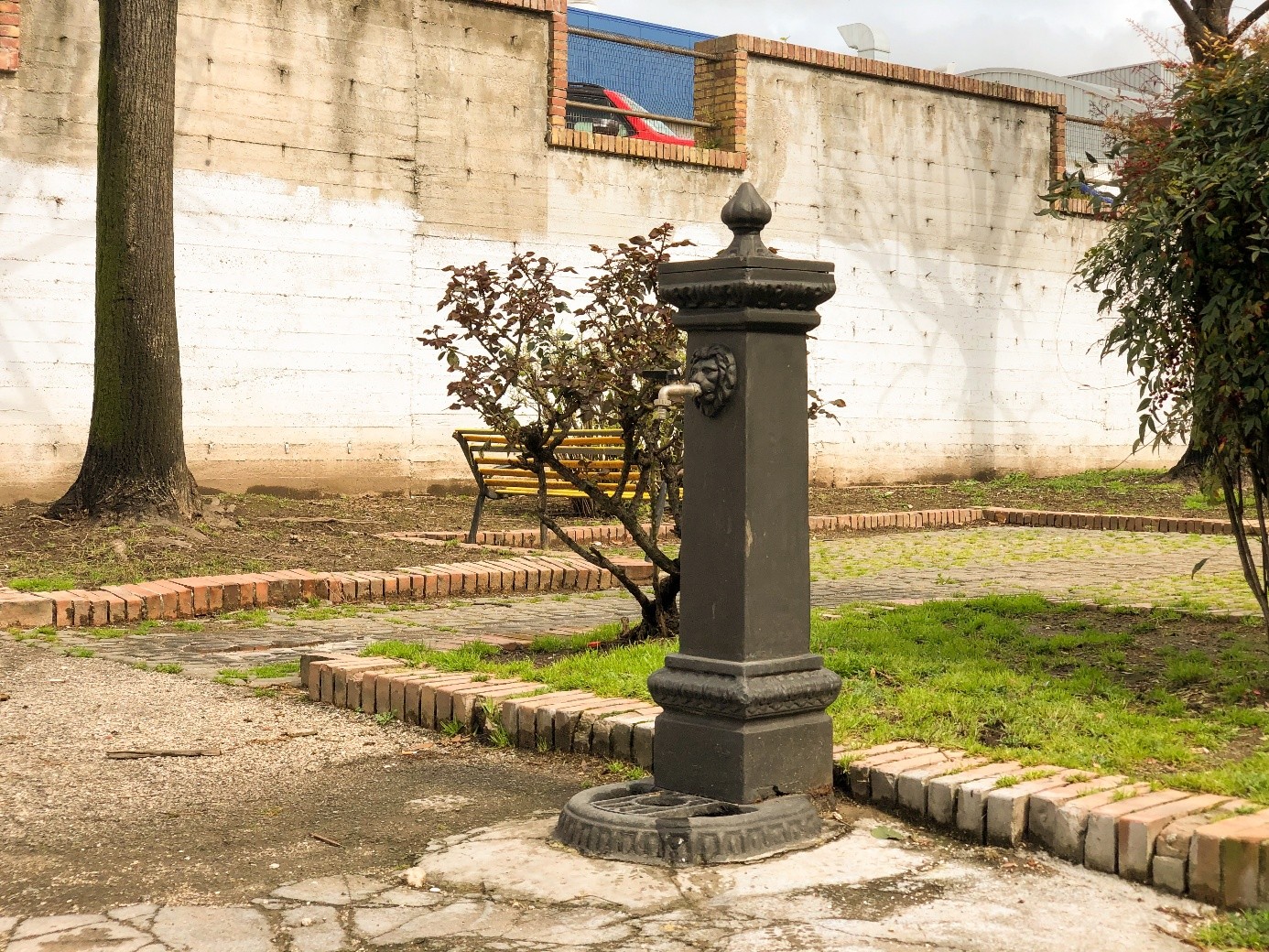 Kerti falikút vagy állókút: melyiket érdemes választani?